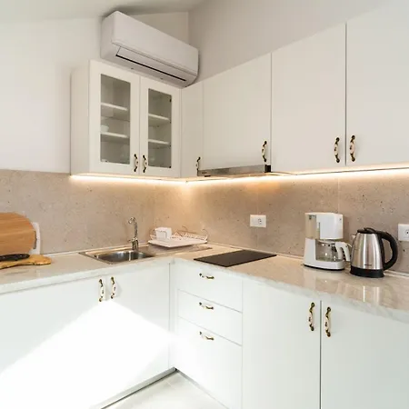 Sunshine Apartment Sutivan